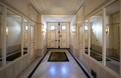 Quartier de la Place-Vendome Apartment | Elegant, Fashion center, with view