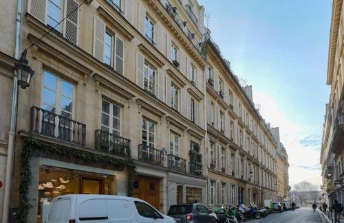 Quartier de la Place-Vendome Apartment | Elegant, Fashion center, with view