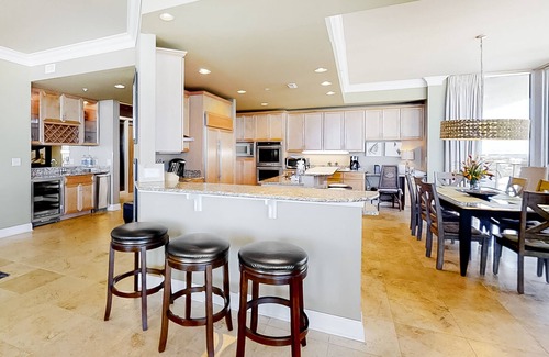 Ono Island Condo | Elegant, Gulf-Front Condo w/Large Balcony, Beach Access & Shared Pool/Gym