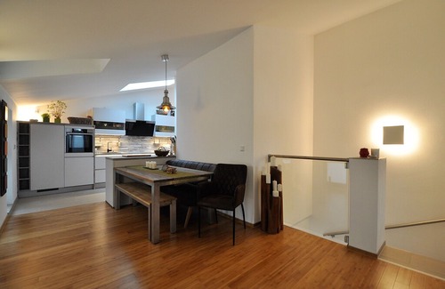 Zentrum-Nordwest House | Elegant Holiday Home "Arena Guest House" with Wi-Fi & Terrace