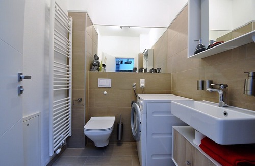 Zentrum-Nordwest House | Elegant Holiday Home "Arena Guest House" with Wi-Fi & Terrace