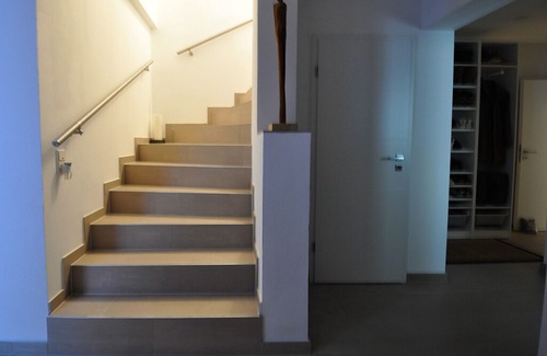 Zentrum-Nordwest House | Elegant Holiday Home "Arena Guest House" with Wi-Fi & Terrace