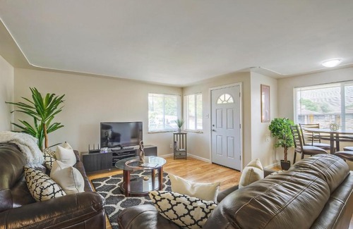 Edgewater Apartment | Elegant home, Convenient Access To Denver