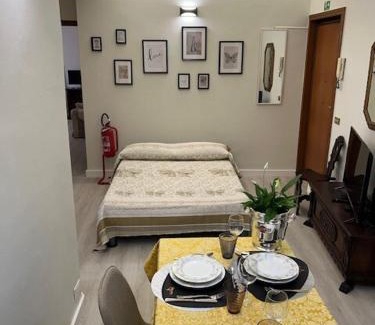 Appio Latino Apartment | Elegant Home in Rome Appio, Wi-Fi, Subway