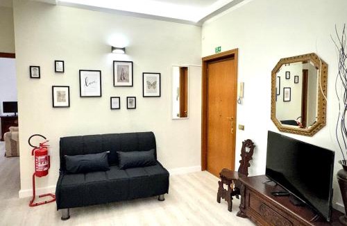 Appio Latino Apartment | Elegant Home in Rome Appio, Wi-Fi, Subway
