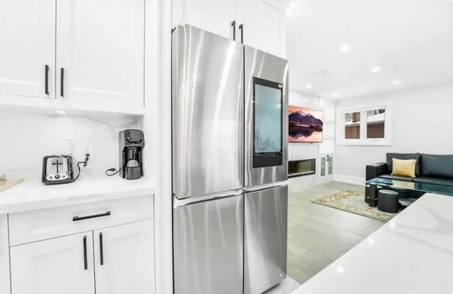 Henry Farm House | Elegant Home – Spacious and Bright for a Relaxing Stay