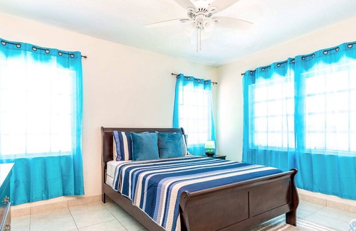 Venetian Road Settlement Apartment | Elegant Home with Views & Lots of Amenities
