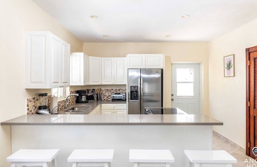 Venetian Road Settlement Apartment | Elegant Home with Views & Lots of Amenities