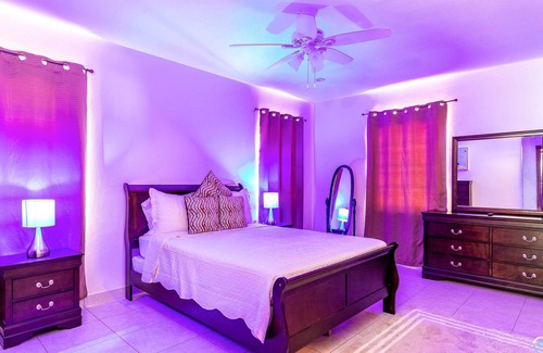 Venetian Road Settlement Apartment | Elegant Home with Views & Lots of Amenities