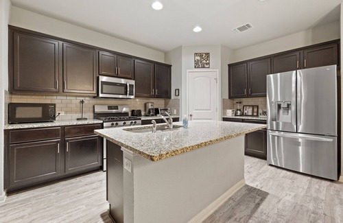 Round Rock Apartment | Elegant Home with Cozy Vibes