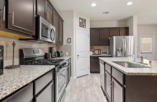 Round Rock Apartment | Elegant Home with Cozy Vibes