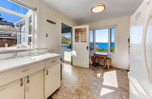 Barview House | Elegant home with WiFi deck, balcony & ocean/bay views - near beaches & parks