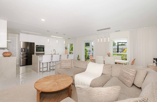 East Boca Raton House | Elegant House with Outstanding Pool, Kid and Pet Friendly Minutes from the Beach