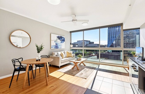 Fortitude Valley Apartment | Elegant Inner-City 1-Bed with Rooftop Dining