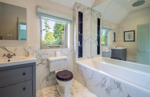 Ipswich House | Elegant luxurious cottage - The Dove House