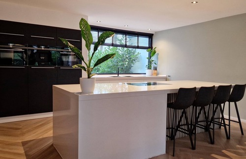 Leidschenveen-Ypenburg House | Elegant Luxury Villa with Spacious Garden - Perfect for Families and Friends