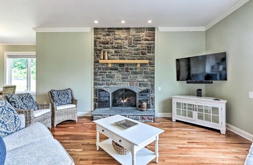 Middlefield House | Elegant Middlefield Getaway with Game Room!