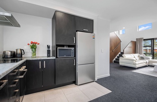 Hobsonville Apartment | Elegant minimalistic 3 BR apartment in stunning Hobsonville Point