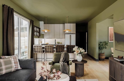 East MLK House | Elegant New Austin Escape | Sauna and Hot Tub