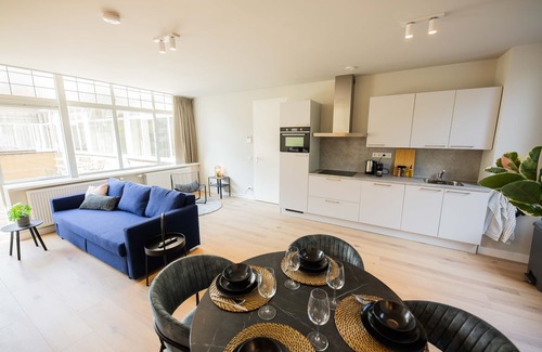 Nieuwe Werk Apartment | Elegant Oasis 2BDR Apartment WS