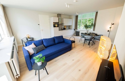 Nieuwe Werk Apartment | Elegant Oasis 2BDR Apartment WS