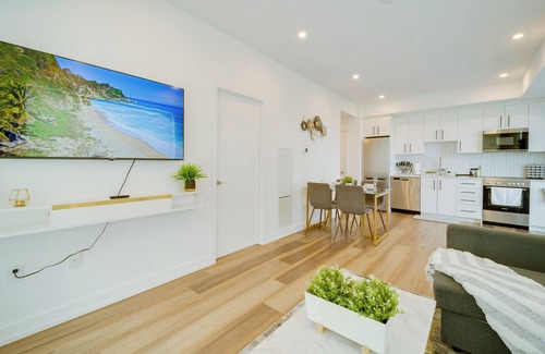 Kitchener Condo | Elegant Open-Concept Condo in Downtown Kitchener-Waterloo