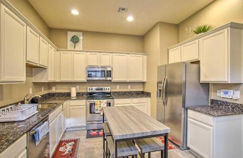 Mesa House | Elegant Palms Townhome with Patio and Resort Amenities!