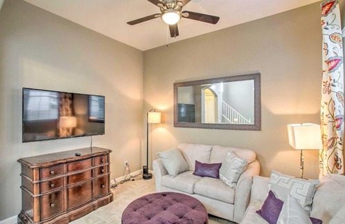 Mesa House | Elegant Palms Townhome with Patio and Resort Amenities!