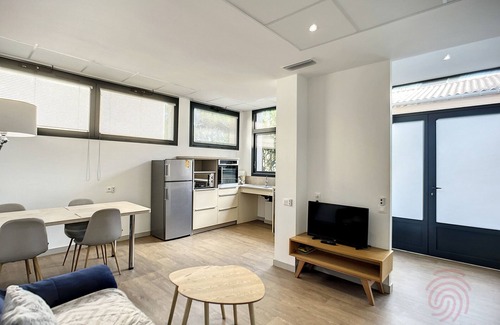 Lamalou-les-Bains Apartment | Elegant PMR Apartment: A/C, Terrace, Parking, Near Lamalou-les-Bains Spa, Pet-Friendly