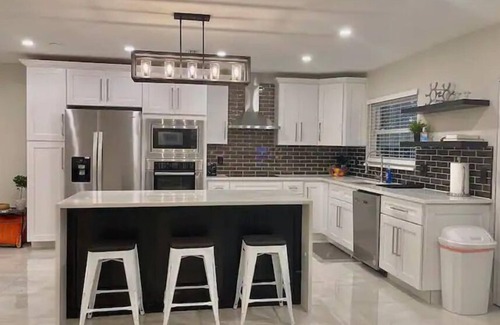 Wellington House | Elegant pool home in Prime Equestrian area