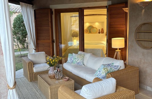 Chia Villa | Elegant poolside cottage by the turquoise sea of Chia