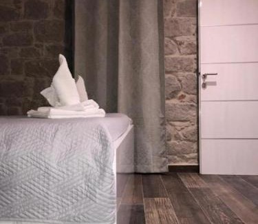 Split House | Elegant Residence Rooms