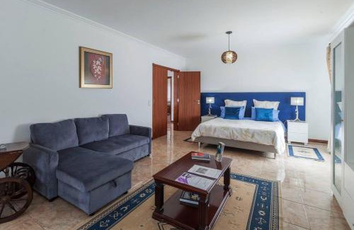 Caloura House | Elegant residence with jacuzzi in Agua De Pau