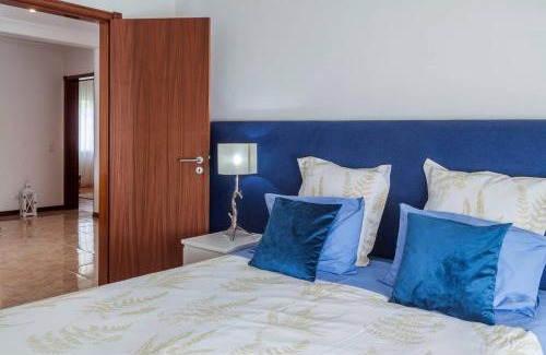 Caloura House | Elegant residence with jacuzzi in Agua De Pau