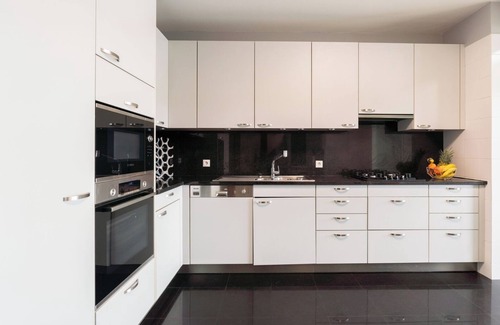 Oliveira do Douro Apartment | Elegant Riverfront Flat | Pool and Sports by Host Wise