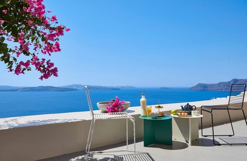 Oia Villa | Elegant Santorini House | 3 Bedroom Villa | Caldera View-Outdoor Hot Tub | Oia