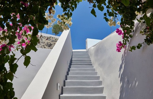 Oia Villa | Elegant Santorini House | 3 Bedroom Villa | Caldera View-Outdoor Hot Tub | Oia