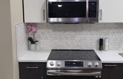 Sage Hill Apartment | Elegant & Spacious 2bdrm - Prime NW YYC Location, close to airport and mountains