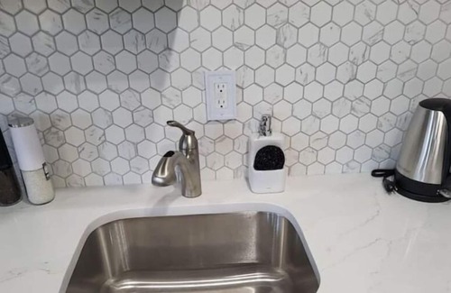 Sage Hill Apartment | Elegant & Spacious 2bdrm - Prime NW YYC Location, close to airport and mountains