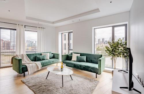 Docklands Apartment | Elegant & Spacious City Island Apt- Skyline View - WiFi - Netflix