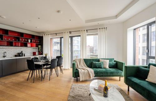 Docklands Apartment | Elegant & Spacious City Island Apt- Skyline View - WiFi - Netflix