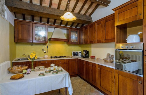 Monte San Martino Apartment | Elegant Stone House w/Pool