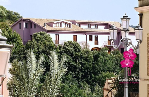Teulada Apartment | Elegant Studio Apartment surrounded by greenery a stone's throw from the center.