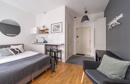 Centrs Apartment | Elegant Studio with A/C, elevator, yard view and 9 min walk to Old town