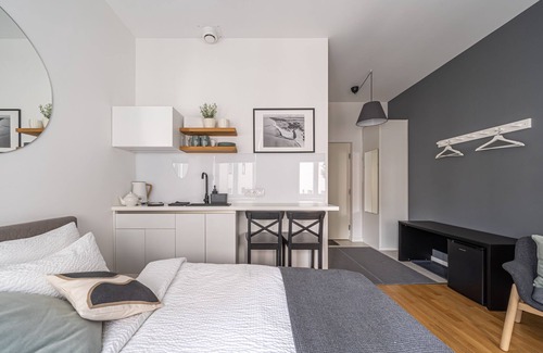 Centrs Apartment | Elegant Studio with A/C, elevator, yard view and 9 min walk to Old town