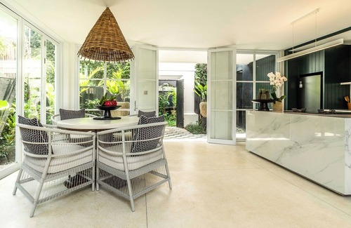 Kedewatan Villa | Elegant & Stylish villa only minutes to Ubud Market overlooking the rice paddies