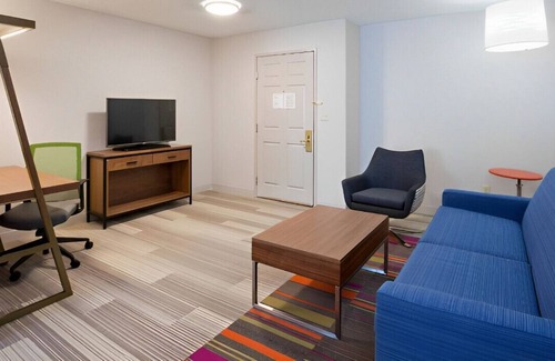 Golden Valley House | Elegant Suite! Designed for Your Comfort!