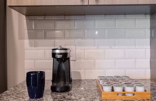 Lake Highlands Apartment | Elegant suite w/ FREE parking & gym near Arboretum