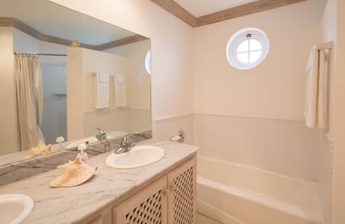 Westmoreland Villa | Elegant Three Bedroom Villa in Forest Hills