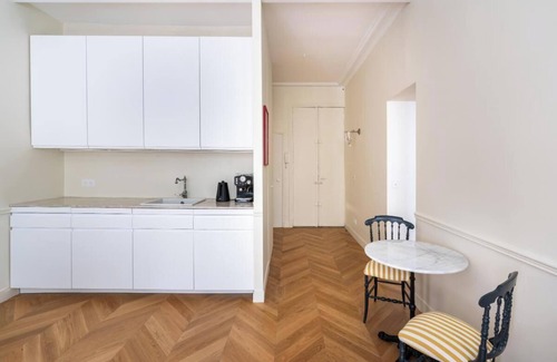 Quartier Saint-Georges Apartment | Elegant & Tranquil 1BD Parisian Apartment, Pigalle